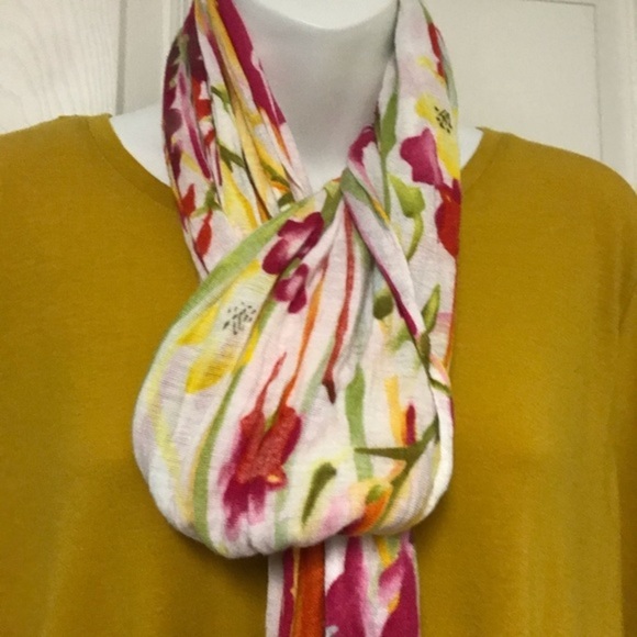 🔥3/$15🔥 Old Navy Floral Scarf - Picture 2 of 6